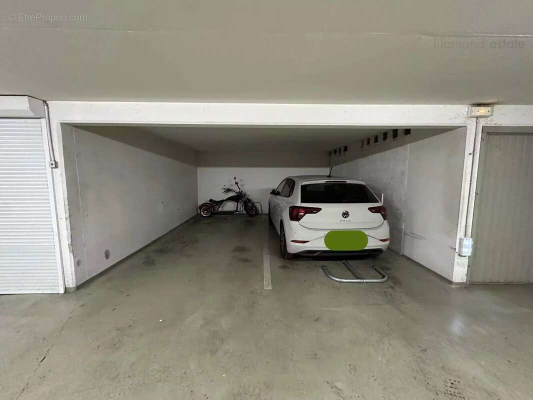 Parking à CANNES