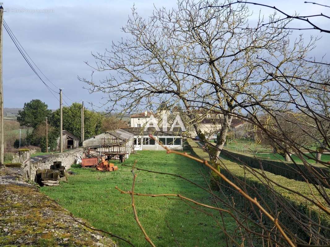 Maison à BARRO