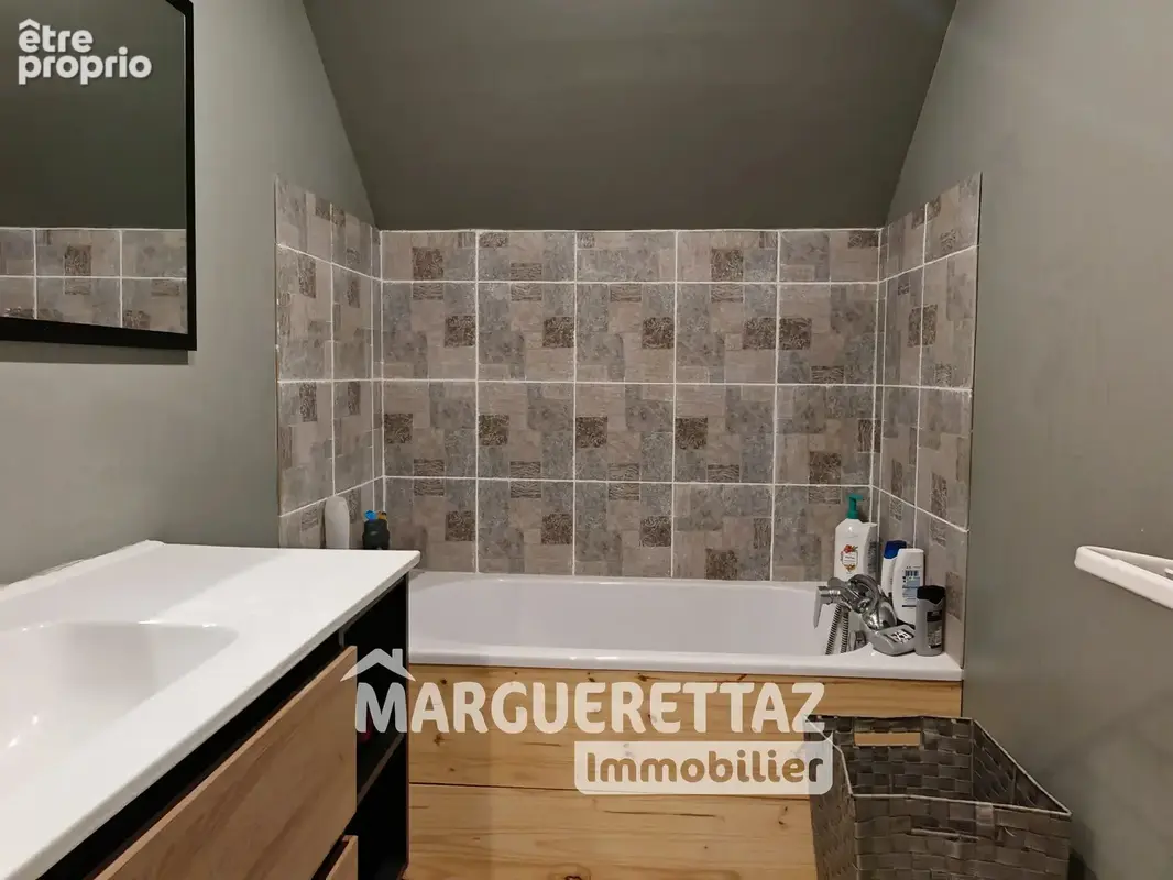 Maison mitoyenne 7 pièces avec jardin – TANINGES - photo 9