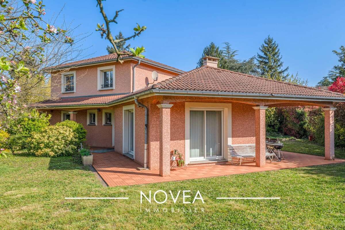 Maison à COLLONGES-AU-MONT-D'OR