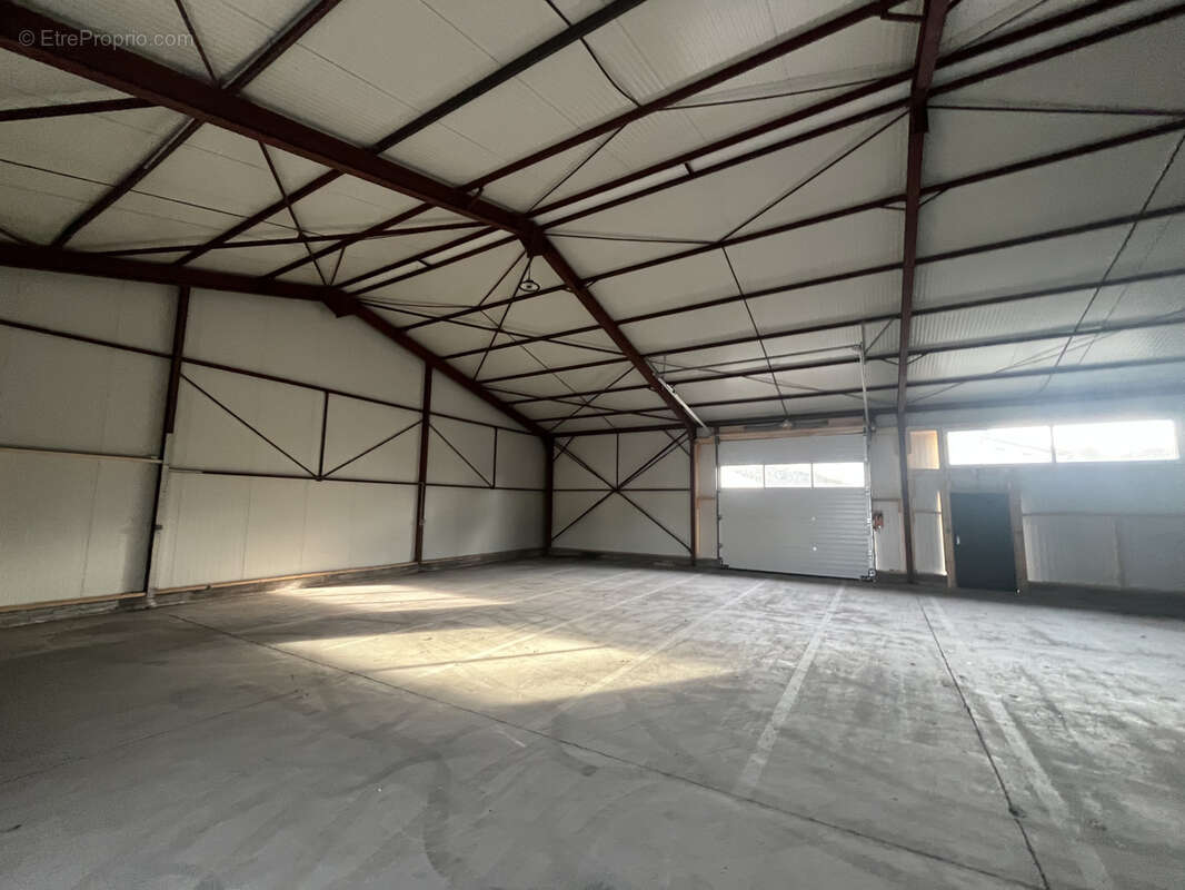 Commerce à MONCE-EN-BELIN