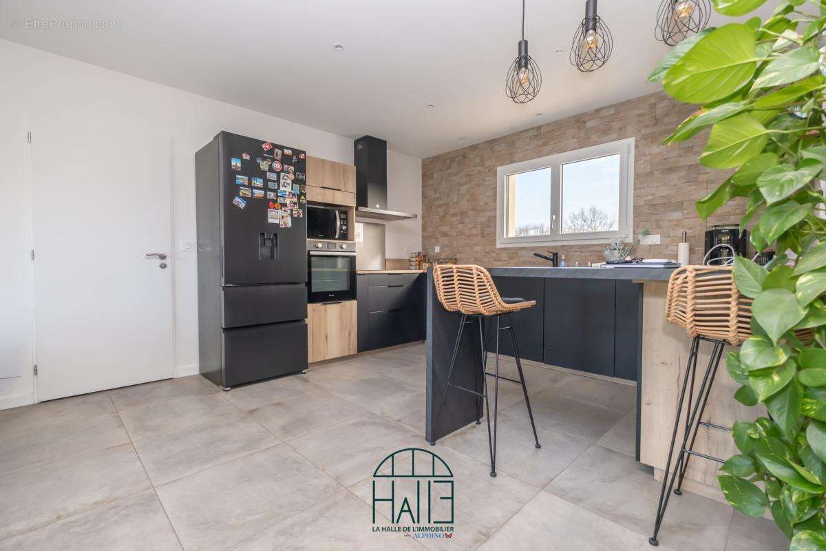 Maison 92 m² à Varetz  - photo 3