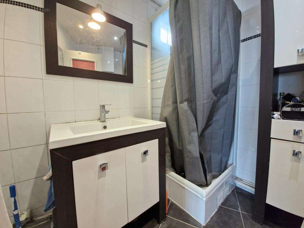 Appartement à LES PAVILLONS-SOUS-BOIS