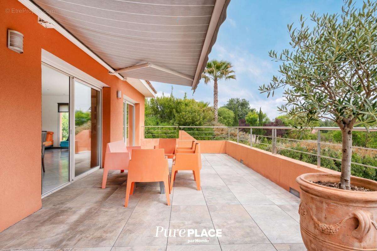 Maison/Villa T6 de 180 m2 à Aix-en-ProvenceÉlégante maison contemporaine avec piscine – environnement sécurisé près d’Aix-en-Pro - photo 4