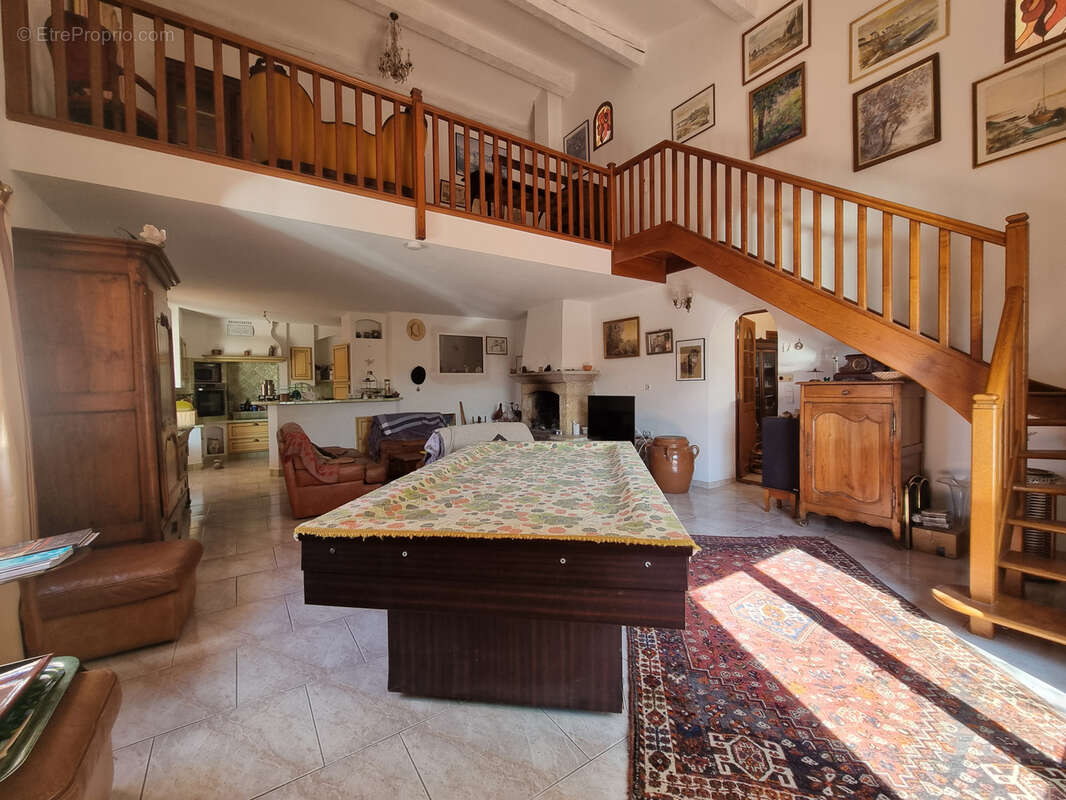 Maison à FOX-AMPHOUX