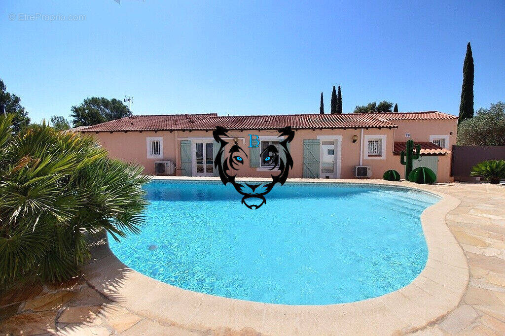 Maison à ROQUEBRUNE-SUR-ARGENS