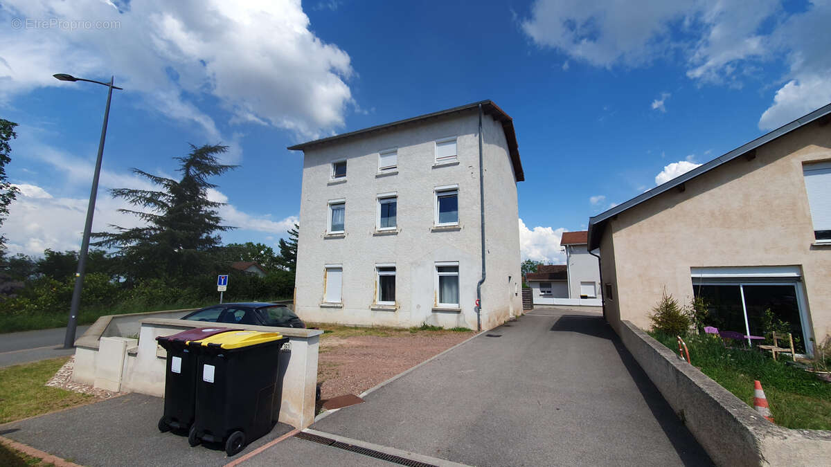 Appartement à COMMELLE-VERNAY