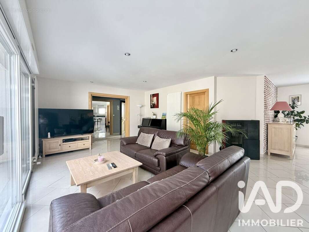 Maison 208 m² à Epinal  - photo 3