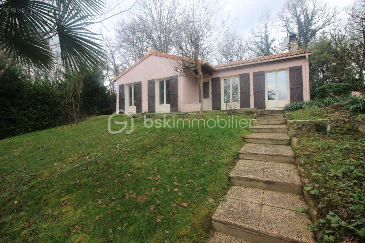 Maison à LE LARDIN-SAINT-LAZARE