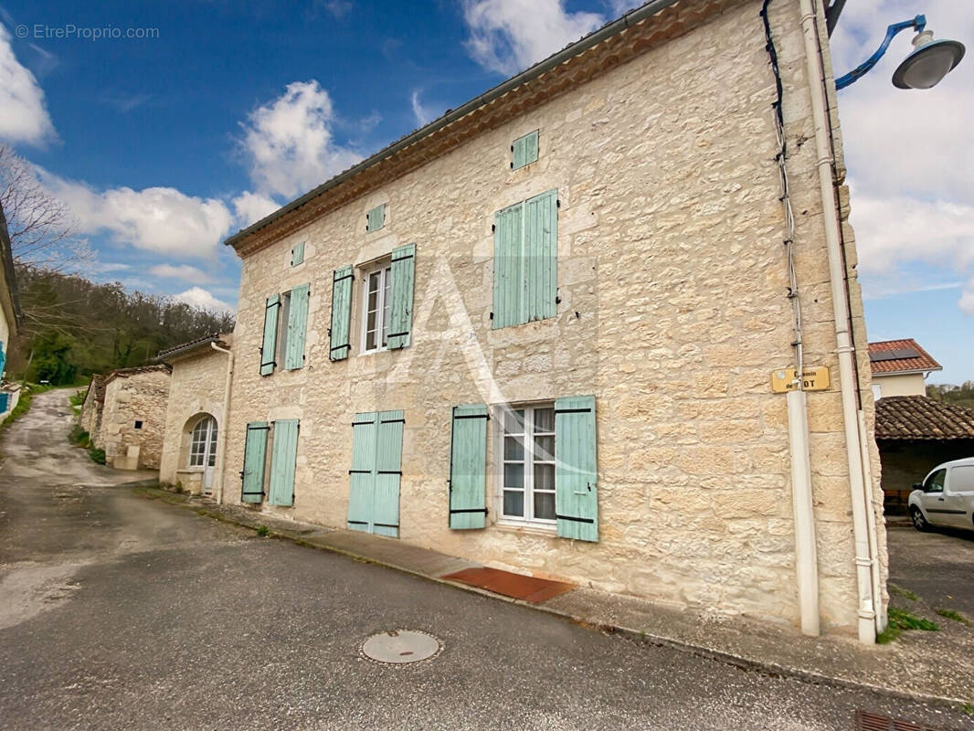 Maison à MONTAIGU-DE-QUERCY