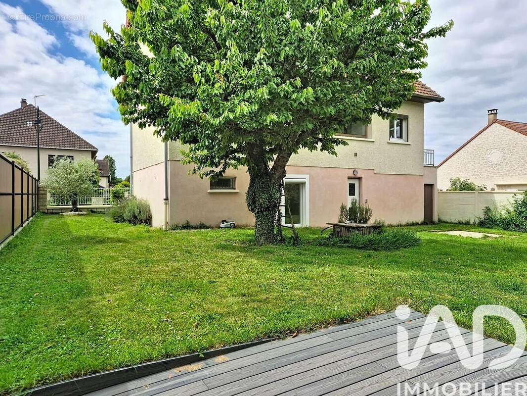 Photo 2 - Maison à LES CLAYES-SOUS-BOIS