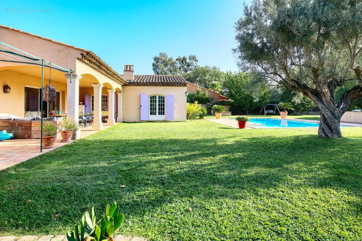 Villa de 200 m2 environ avec grand terrain de 2200 m2 et piscine cogolin - photo 2