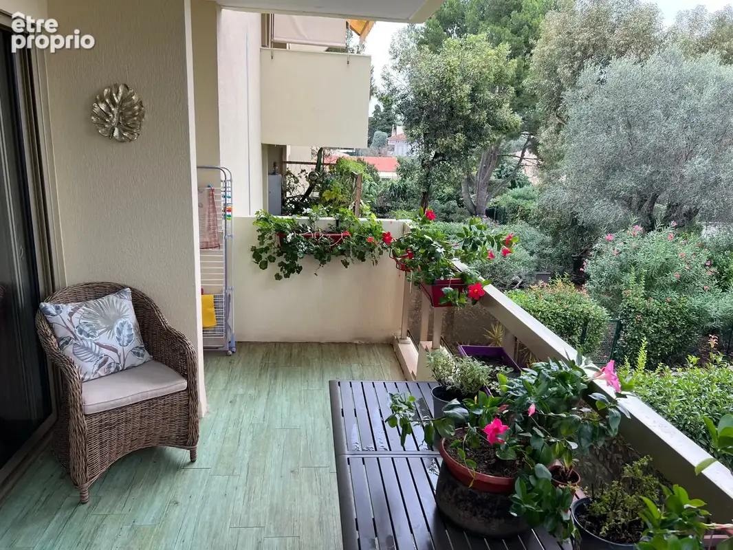 Tres beau 3 pieces + terrasse + parking dans residence securisee avec piscinne - photo 2