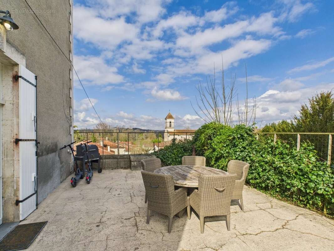 Maison à SAINT-MEARD-DE-DRONE