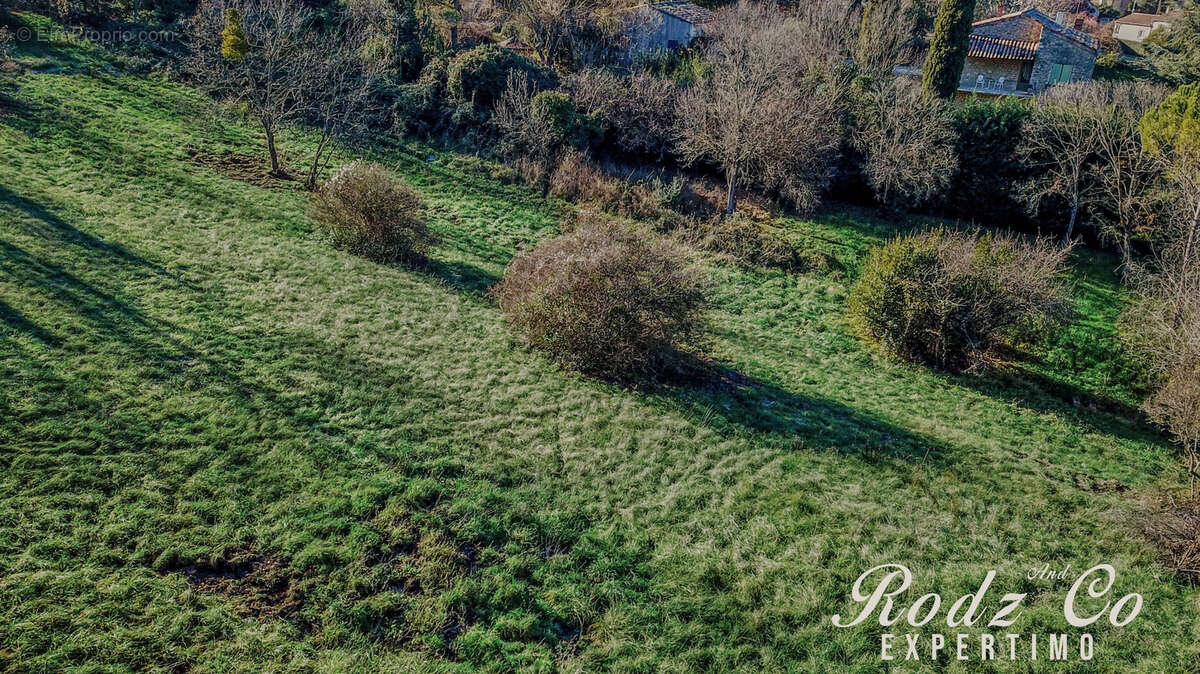 Terrain à APT