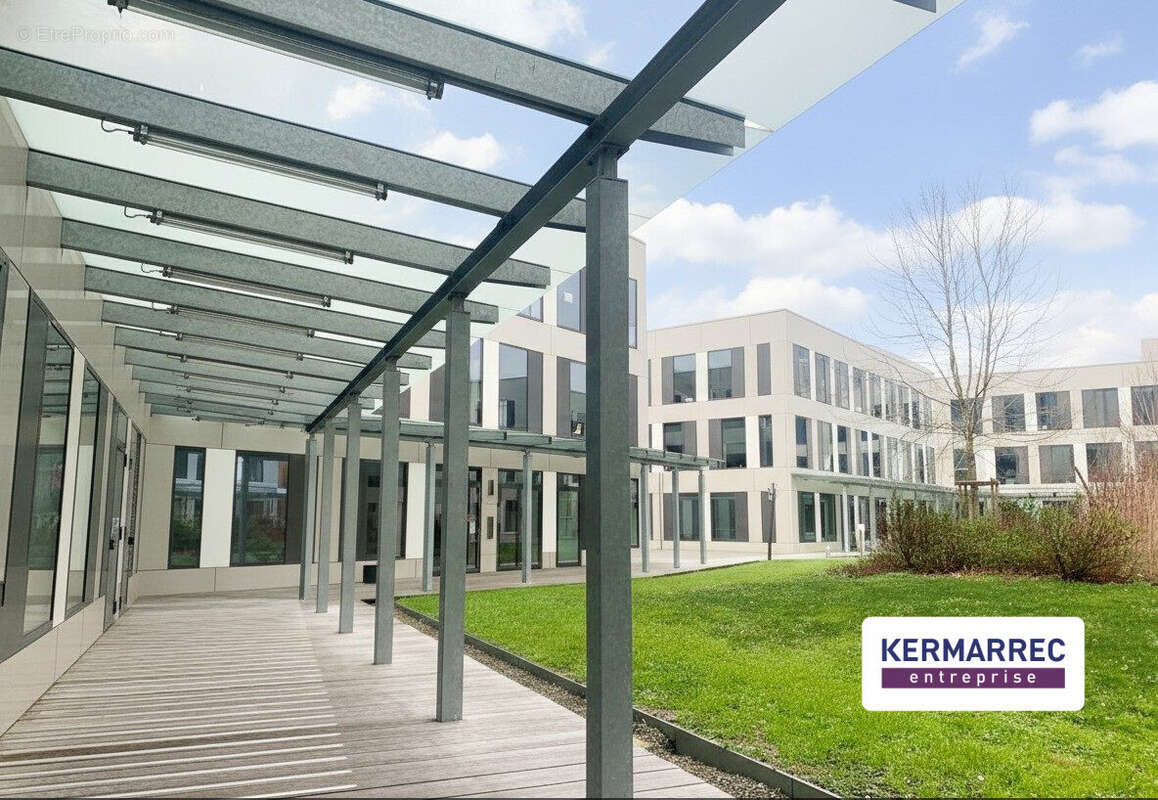 Commerce à SAINT-JACQUES-DE-LA-LANDE