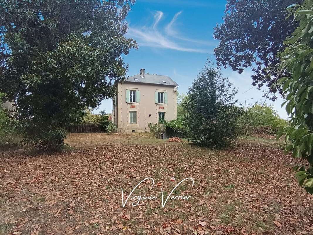 Maison 190 m² à Hautefort  - photo 4