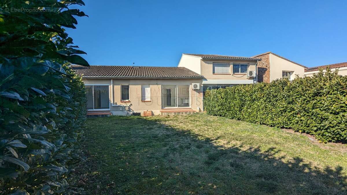 Commerce à ROQUETTES