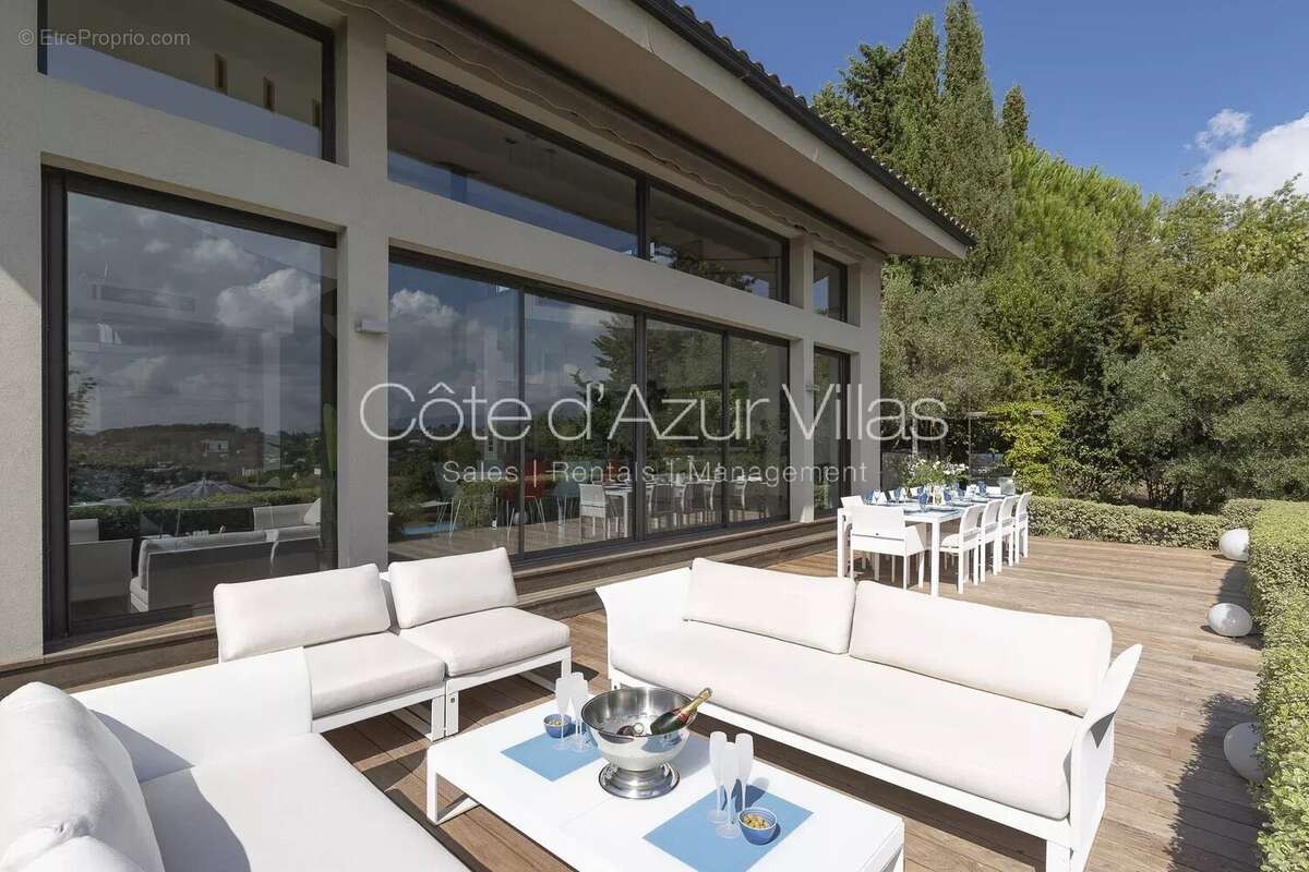 Maison à VALBONNE