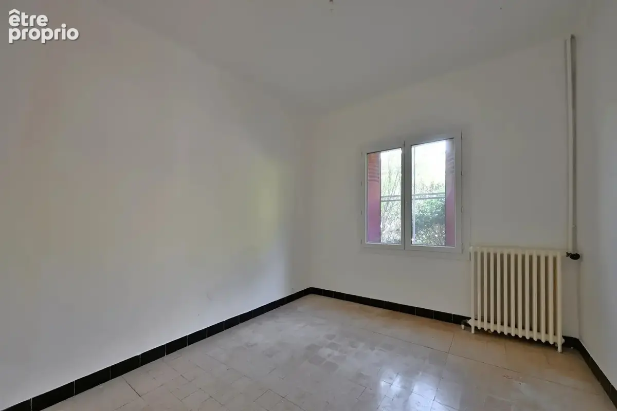 Maison de plain-pied 80 m² avec jardin et garage – Quartier prisé des Alyscamps! - photo 13