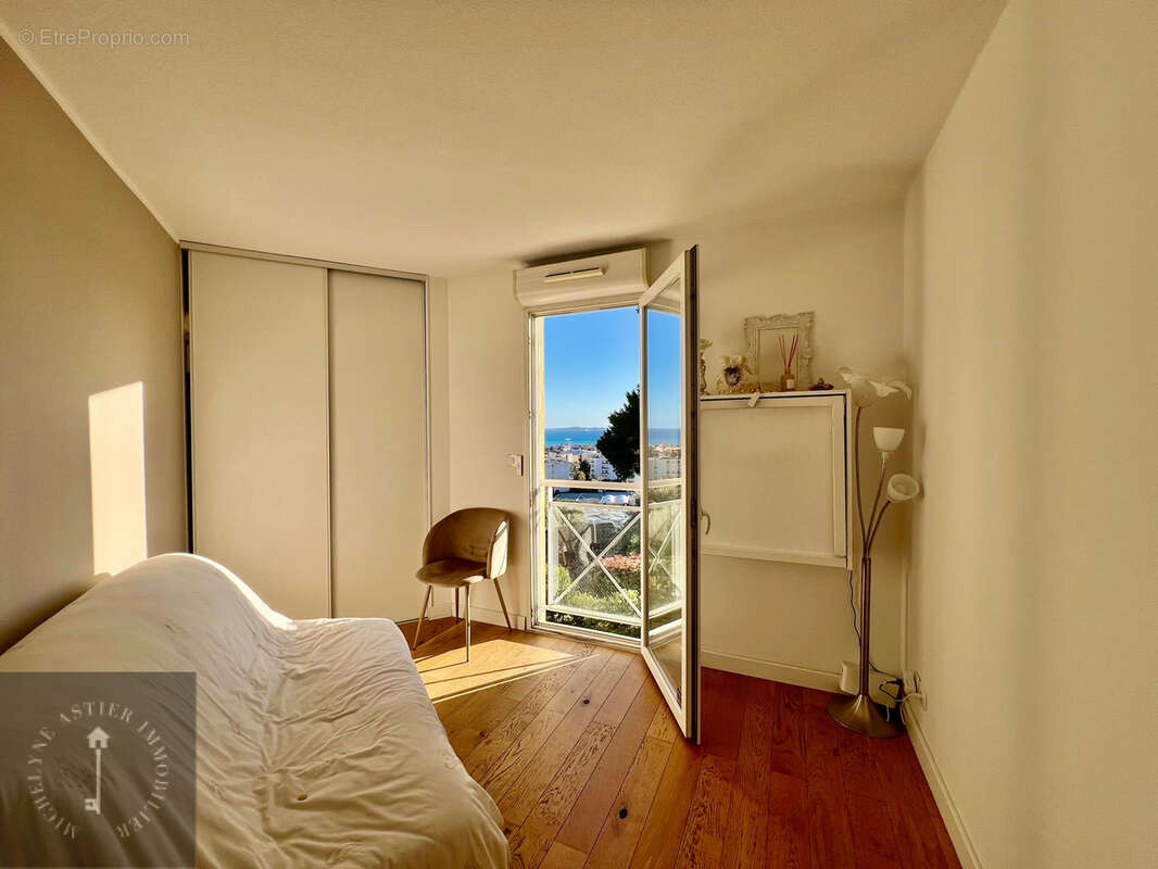 Appartement à SAINT-LAURENT-DU-VAR