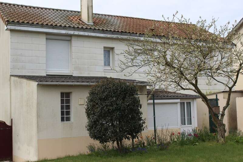 Maison à LA SALLE-ET-CHAPELLE-AUBRY