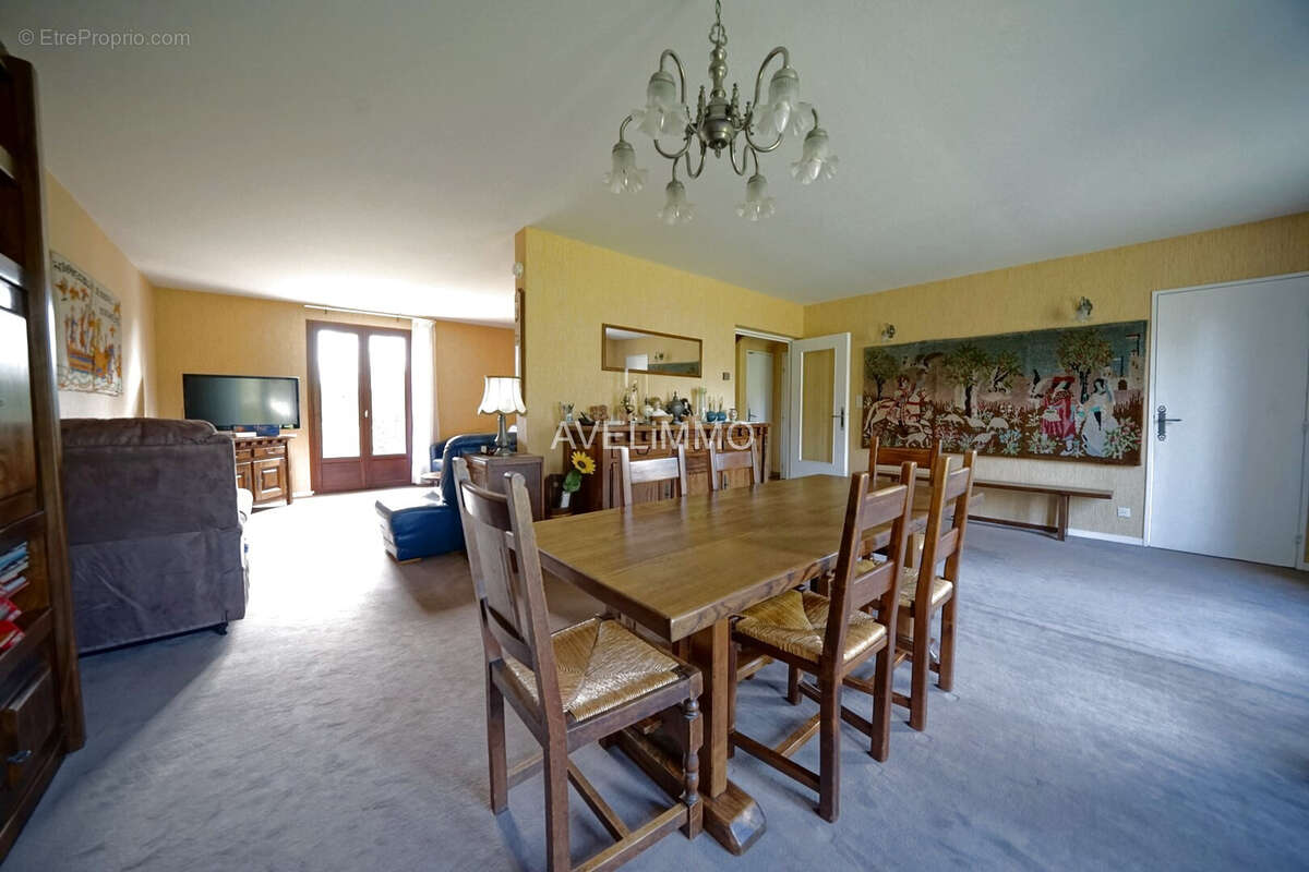 Maison à LA QUEUE-LES-YVELINES