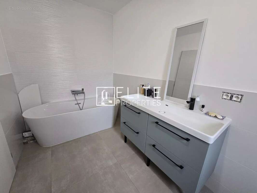 Maison à SAINT-VALLIER-DE-THIEY