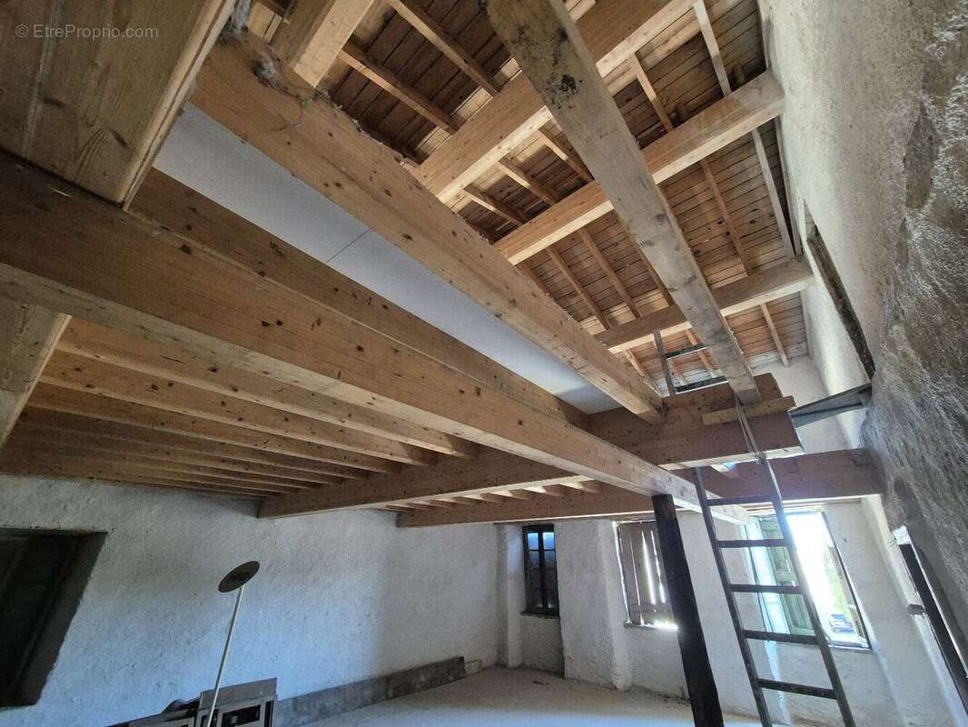 Maison de 380 m² à rénover avec jardin de 529 m². - photo 13