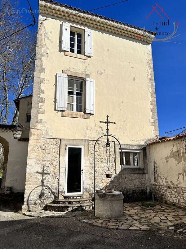 Maison à PERNES-LES-FONTAINES
