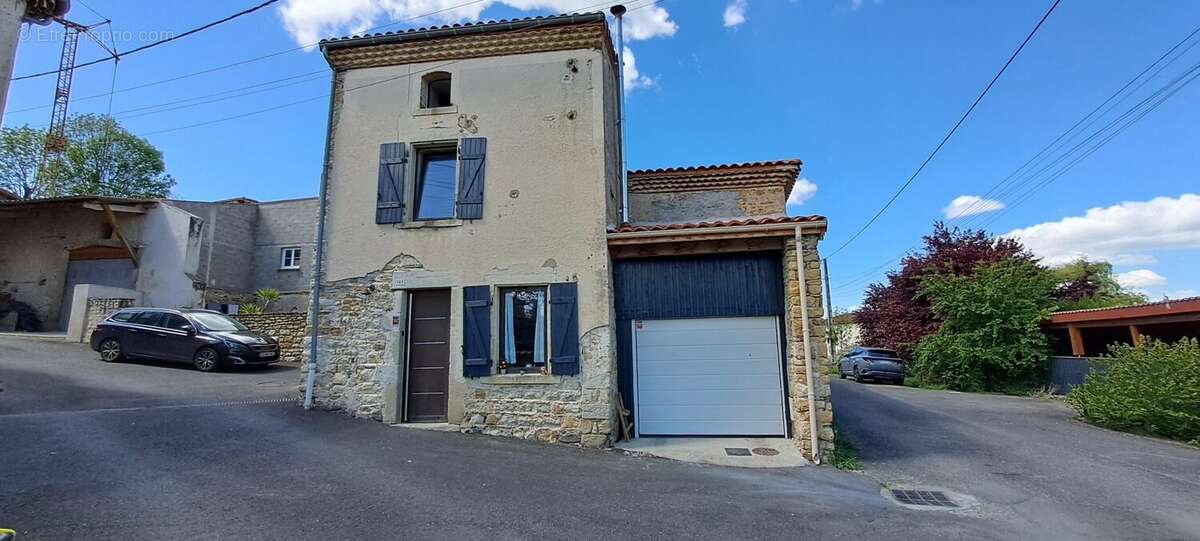 Maison à GLAINE-MONTAIGUT