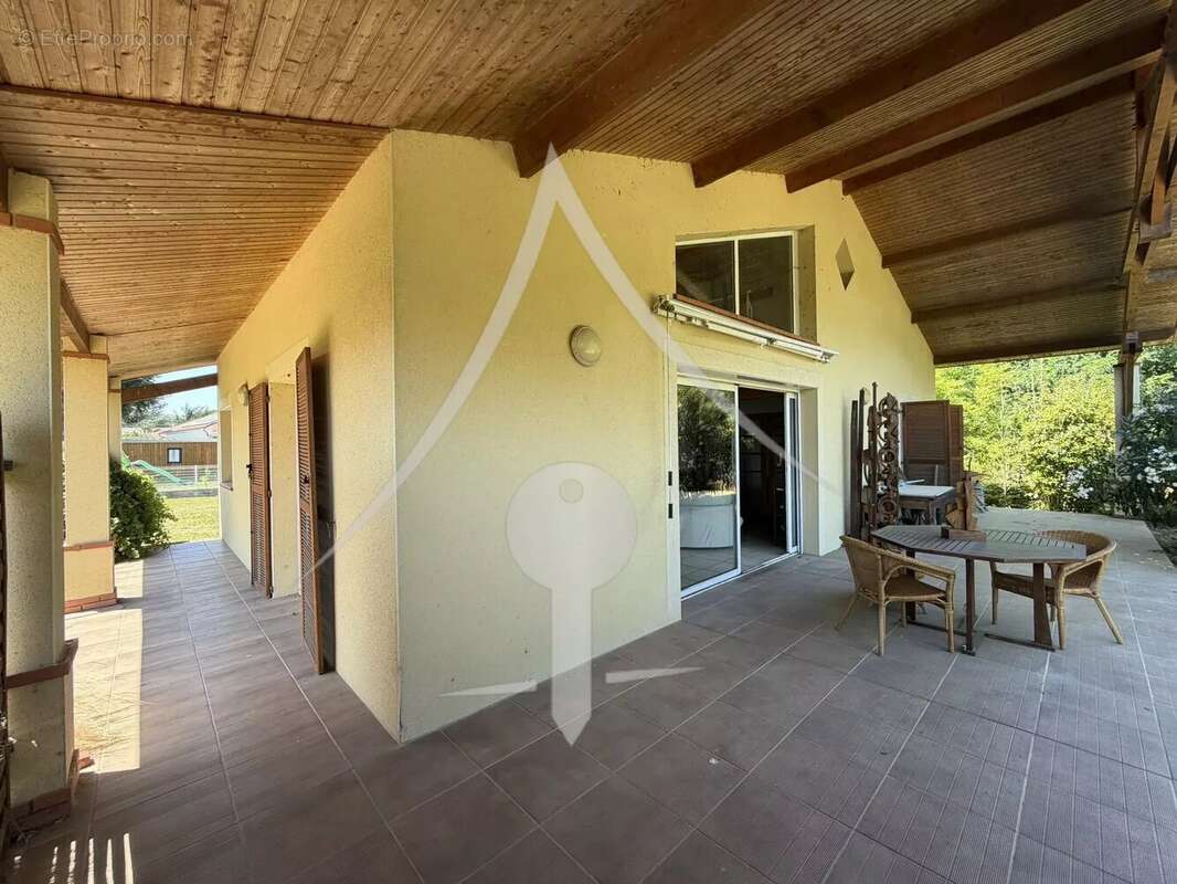 Maison à LONGAGES