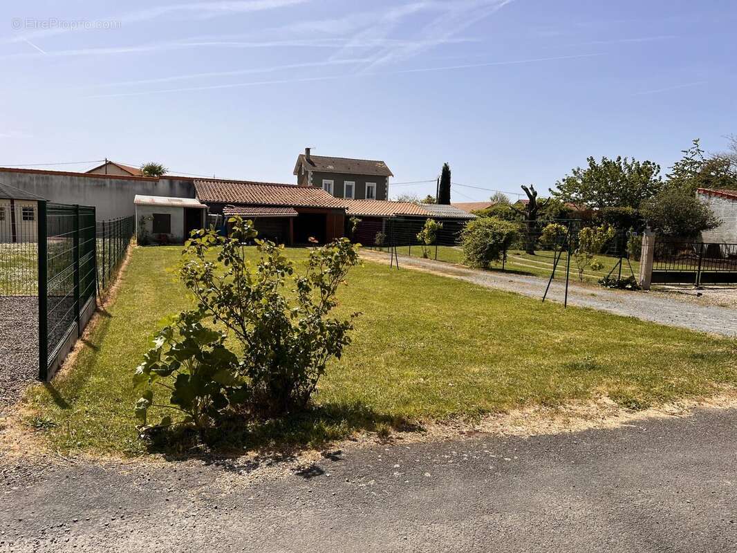 Maison à ROUMAZIERES-LOUBERT