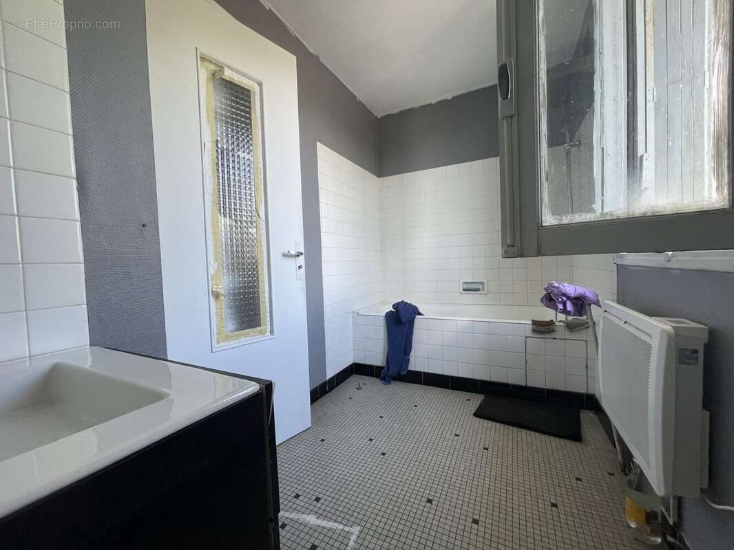 Maison à NEUVIC-ENTIER