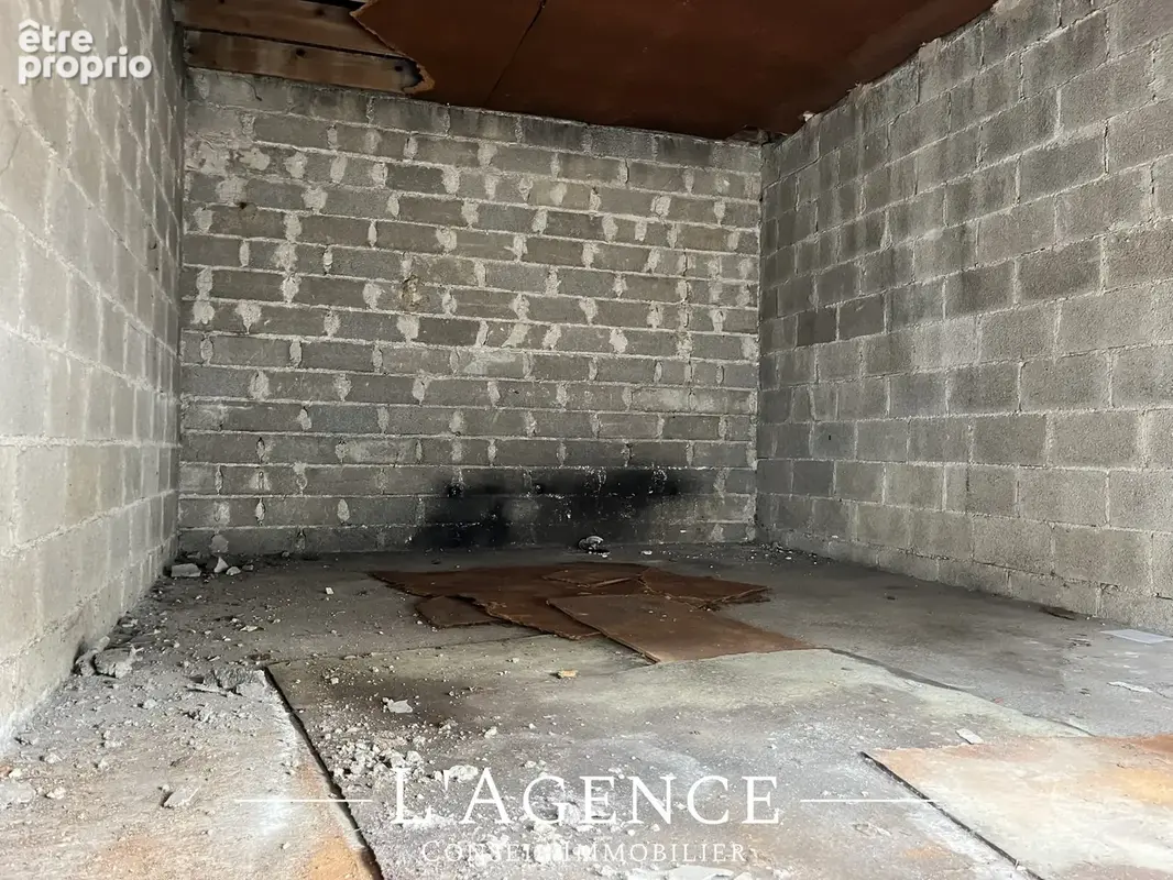 A VENDRE: Garage secteur Montmailler - photo 2