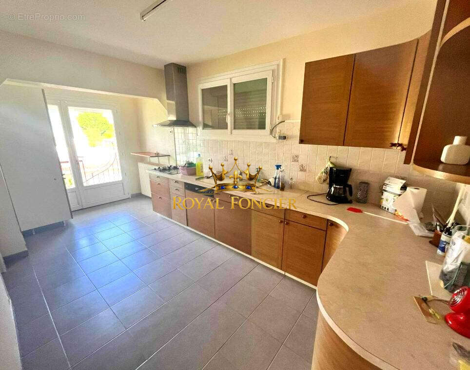 Maison 86 m² à Port-De-Piles  - photo 3