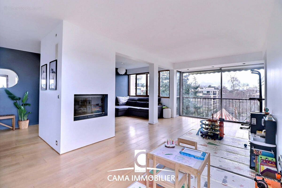 Appartement à FONTENAY-LE-FLEURY