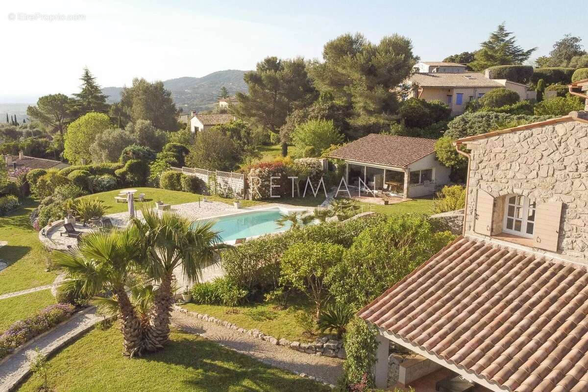 Magnifique villa familiale de 6 chambres, belle piscine et pool house, vues panoramiques à couper le souffle - Peyminade - photo 34