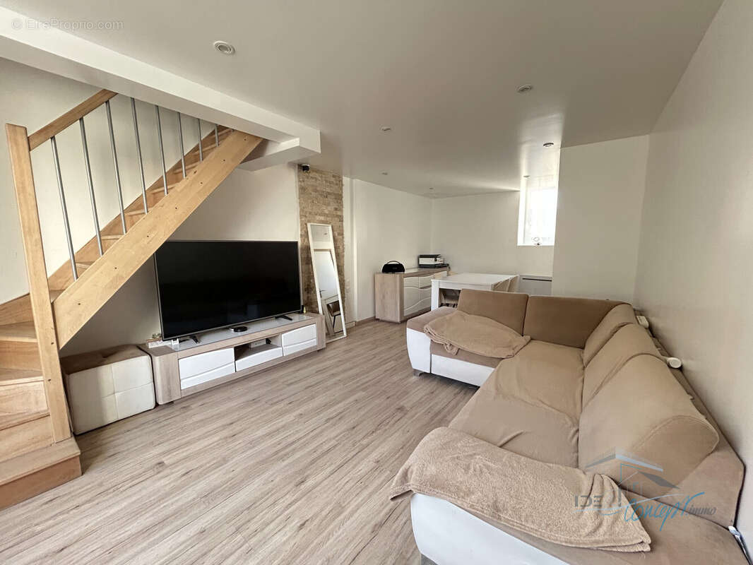 Maison à VERT-LE-GRAND