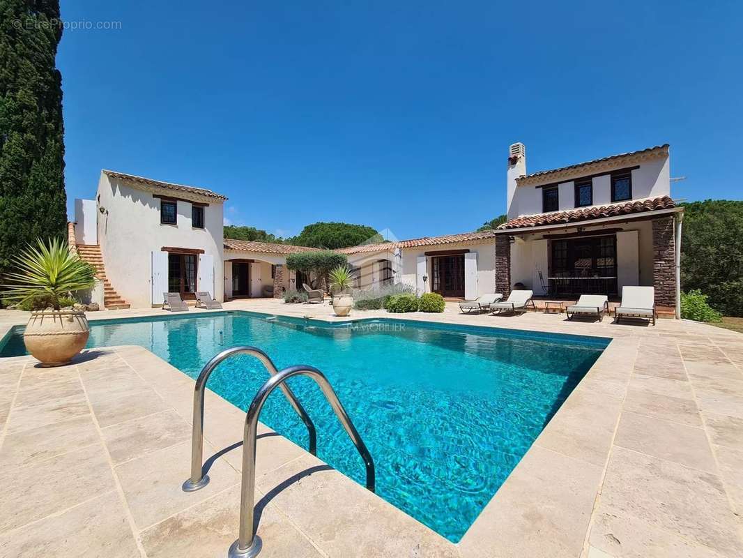 Maison à ROQUEBRUNE-SUR-ARGENS