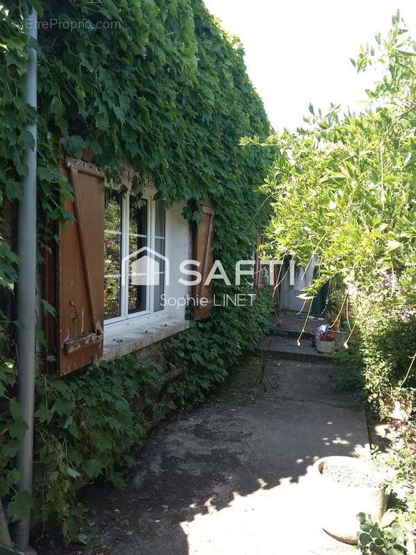 Maison 232 m² à Gajoubert  - photo 4