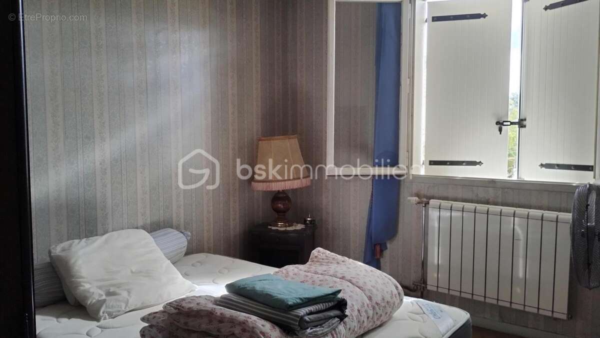 Maison de 110 m² à Nazelles-Négron - photo 8
