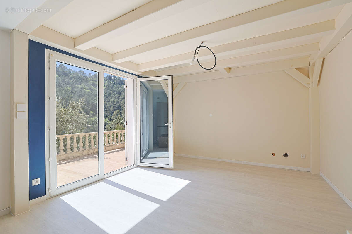 Maison à SOLLIES-TOUCAS