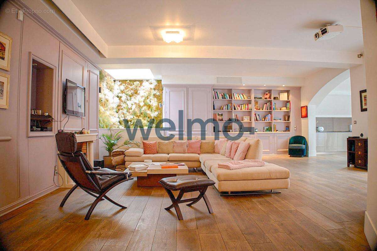 Appartement à NEUILLY-SUR-SEINE