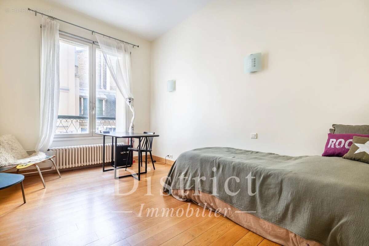 Appartement à PARIS-8E