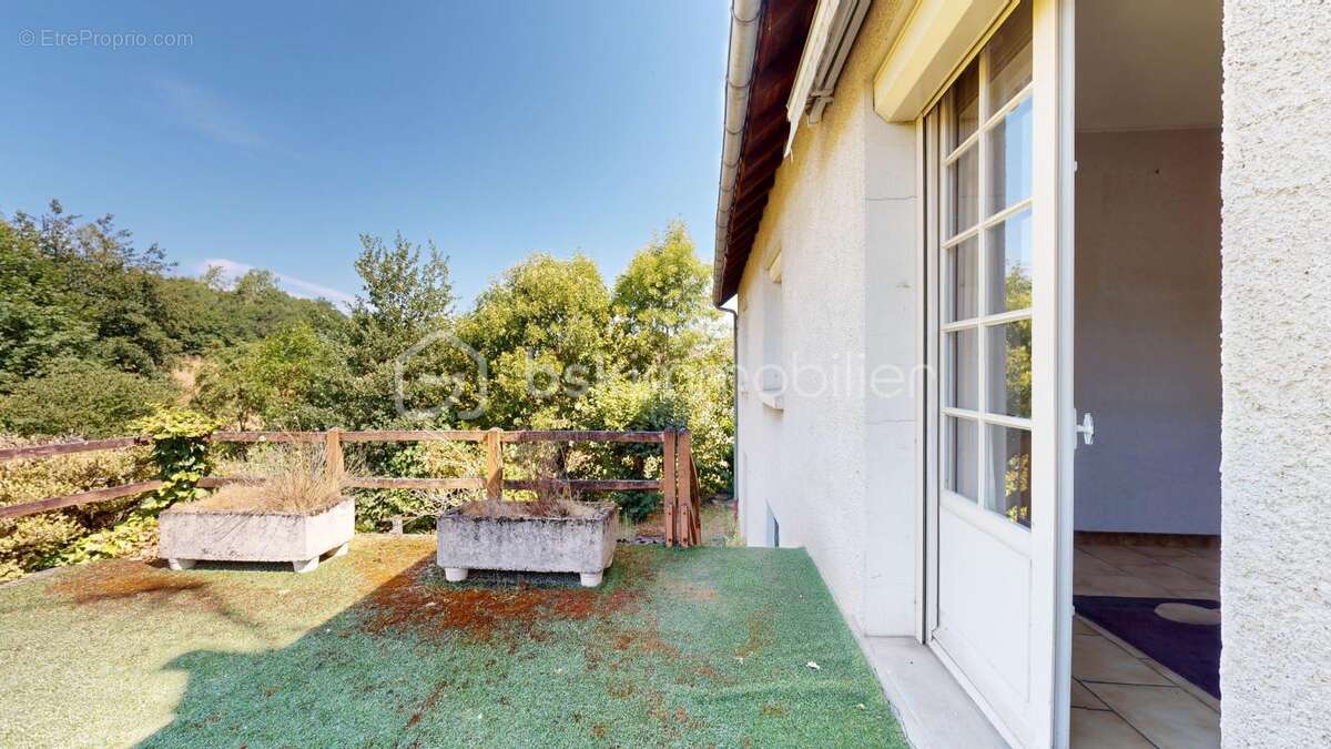 Maison lumineuse avec deux terrasses et parking à vendre ! - photo 19
