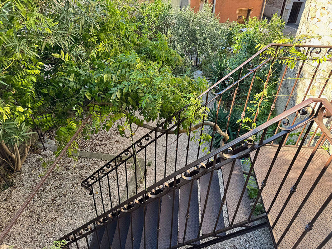 Maison à SAINT-LAURENT-DES-ARBRES