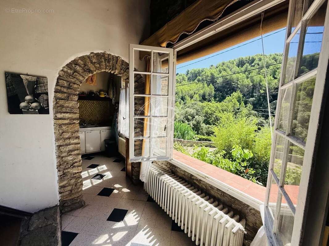 Saumane-de-Vaucluse, en exclusivité, maison de village en pierre de 104 m² avec jardin clos. - photo 10