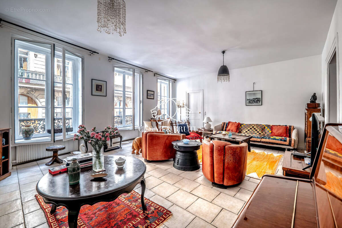 Appartement à PARIS-8E