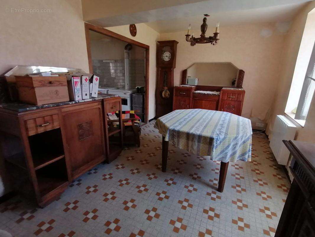 Maison à SAINT-SULPICE-LES-FEUILLES